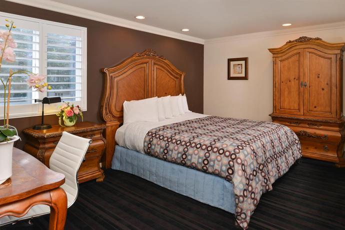 Imagen de la habitación del Hotel Napa Valley and Suites. Foto 5