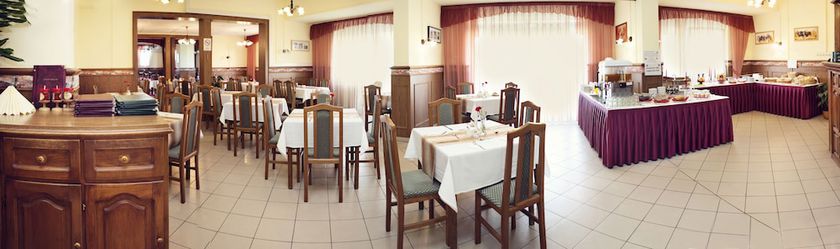 Imagen del bar/restaurante del Hotel Napf&eacute;ny. Foto 4