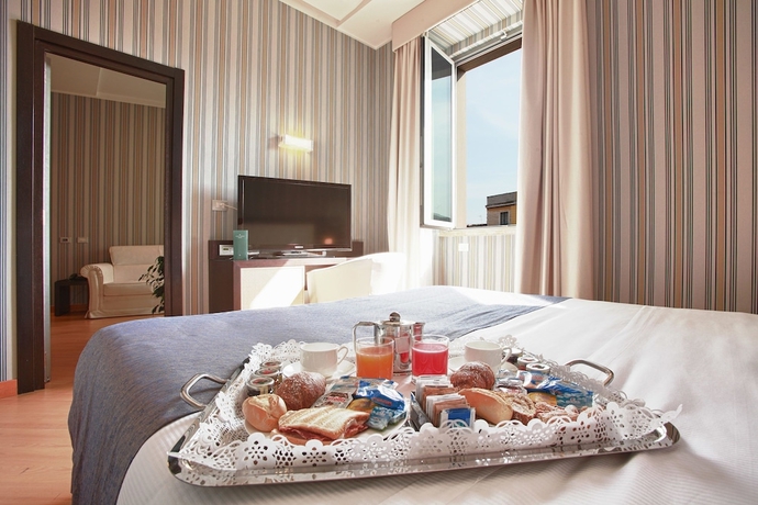 Imagen de la habitación del Hotel Naples. Foto 2