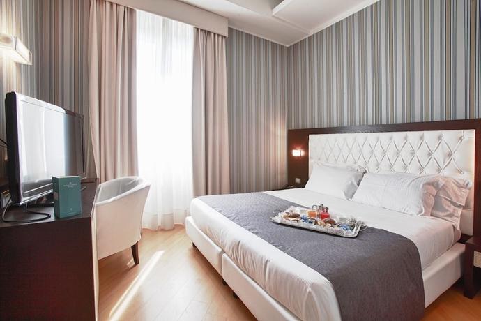 Imagen de la habitación del Hotel Naples. Foto 3