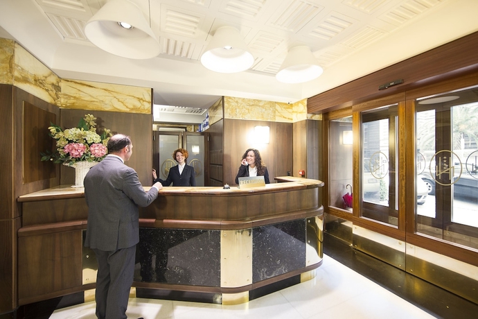 Imagen de los interiores del Hotel Naples. Foto 19