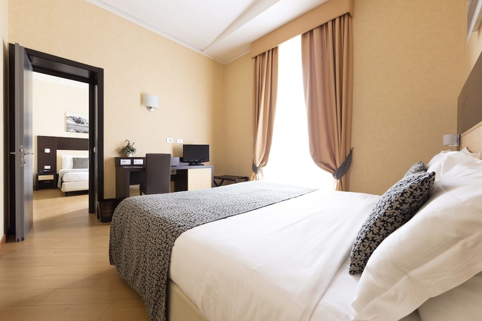 Imagen de la habitación del Hotel Naples. Foto 4