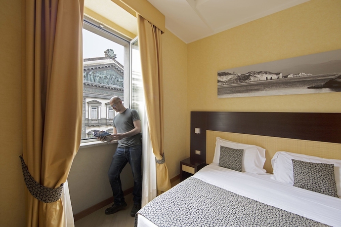 Imagen de la habitación del Hotel Naples. Foto 5