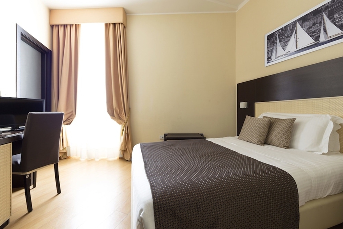 Imagen de la habitación del Hotel Naples. Foto 9