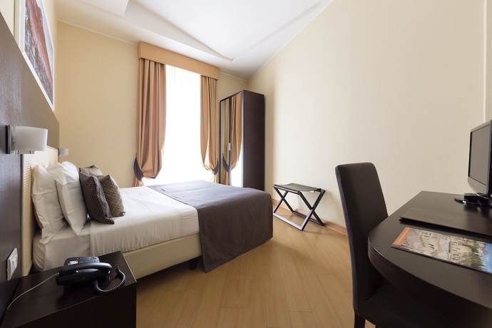 Imagen de la habitación del Hotel Naples. Foto 10
