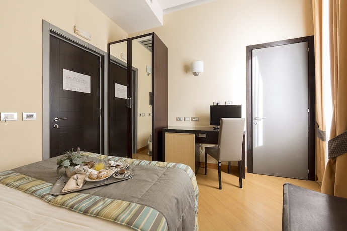 Imagen de la habitación del Hotel Naples. Foto 12
