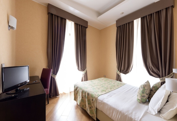 Imagen de la habitación del Hotel Naples. Foto 13