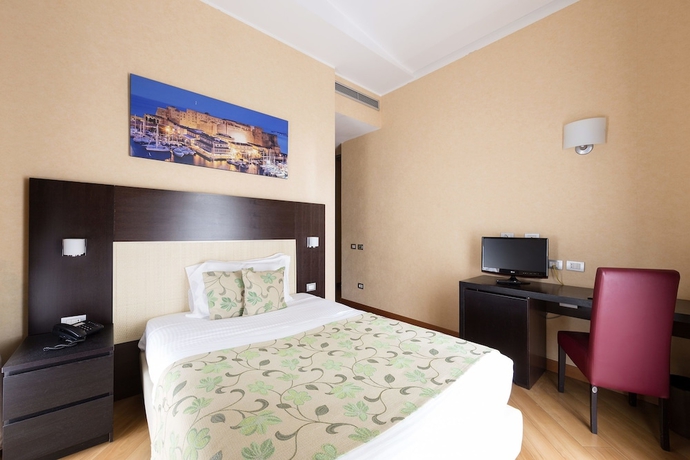 Imagen de la habitación del Hotel Naples. Foto 14