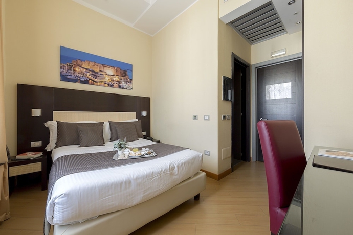 Imagen de la habitación del Hotel Naples. Foto 15