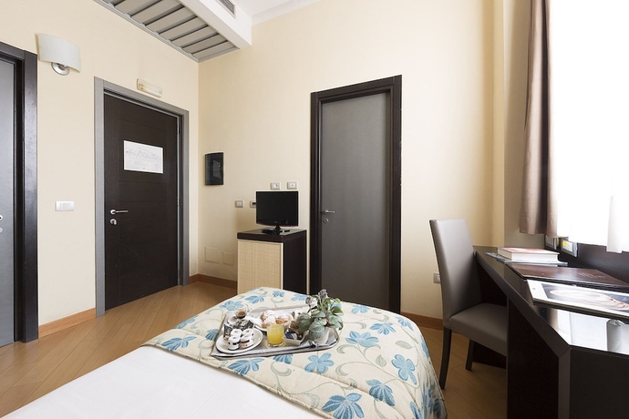 Imagen de la habitación del Hotel Naples. Foto 18