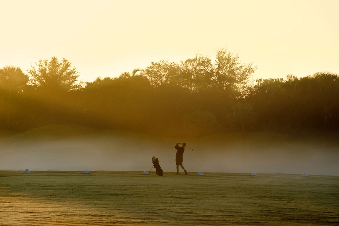 Imagen de los exteriores del Hotel Naples Grande Beach Resort. Foto 11
