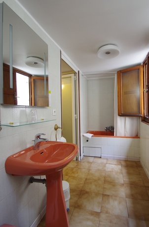 Imagen de la habitación del Hotel Napoléon, Bastia. Foto 6