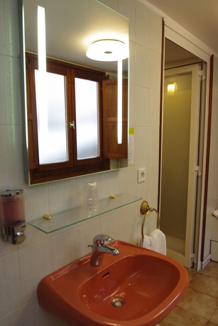 Imagen de la habitación del Hotel Napoléon, Bastia. Foto 10