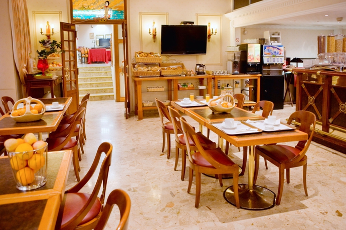 Imagen del bar/restaurante del Hotel Napoleon, Ayacio. Foto 2