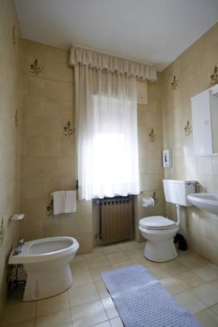 Imagen de la habitación del Hotel Napoleon, Champeriou. Foto 2
