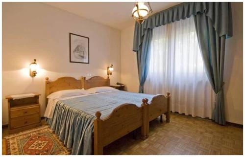 Imagen de la habitación del Hotel Napoleon, Champeriou. Foto 6