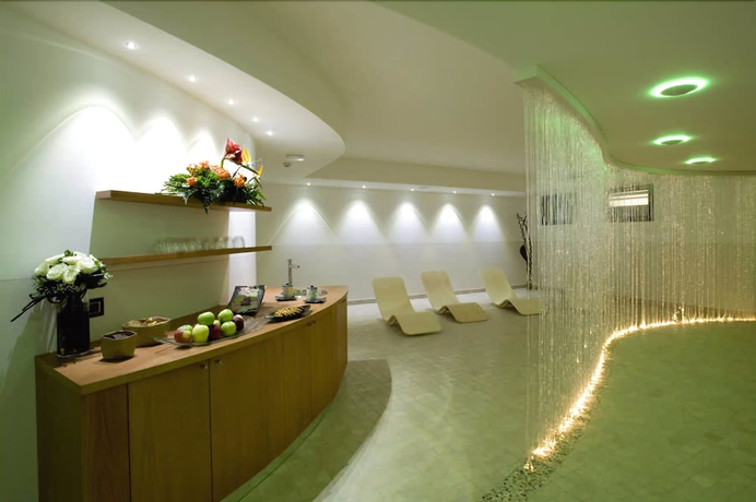 Imagen de la piscina del Hotel Napoleon, Cherasco. Foto 18