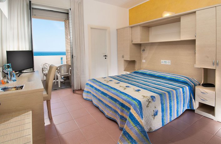 Imagen de la habitación del Hotel Napoleon, Gabicce Mare. Foto 2