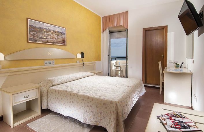 Imagen de la habitación del Hotel Napoleon, Gabicce Mare. Foto 5