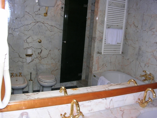 Imagen de la habitación del Hotel Napoleon, Lucca. Foto 6