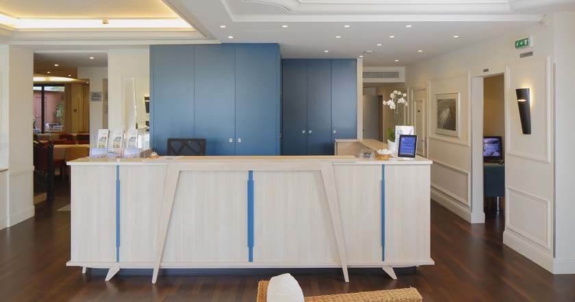 Imagen de los interiores del Hotel Napoleon, Menton. Foto 18