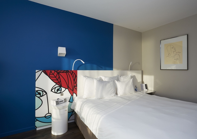 Imagen de la habitación del Hotel Napoleon, Menton. Foto 17