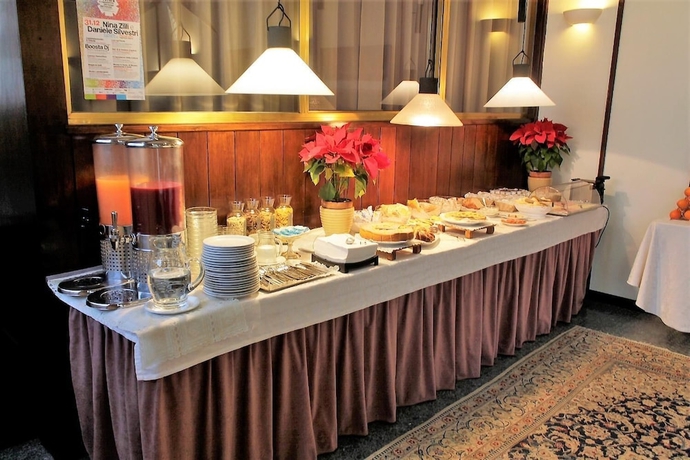 Imagen del bar/restaurante del Hotel Napoleon, Rimini. Foto 2