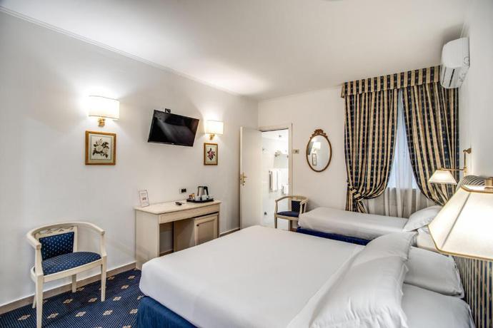 Imagen de la habitación del Hotel Napoleon, Roma. Foto 2