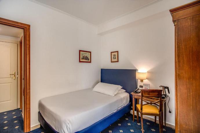 Imagen de la habitación del Hotel Napoleon, Roma. Foto 4
