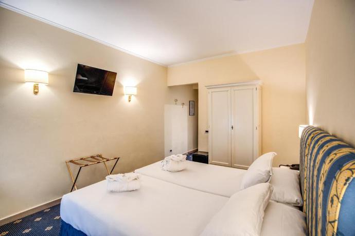 Imagen de la habitación del Hotel Napoleon, Roma. Foto 5