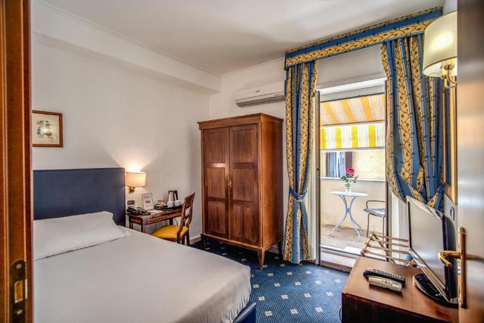 Imagen de la habitación del Hotel Napoleon, Roma. Foto 10