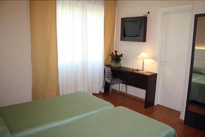 Imagen de la habitación del Hotel Napoleon, San Remo. Foto 7