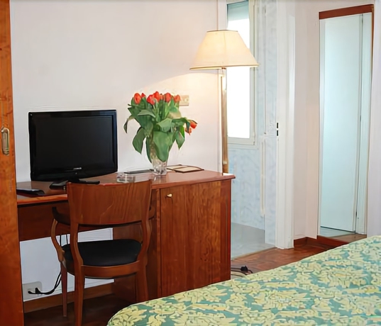 Imagen de la habitación del Hotel Napoleon, San Remo. Foto 10