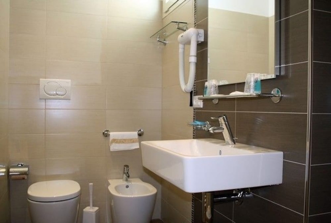 Imagen de la habitación del Hotel Napoleon, San Remo. Foto 12