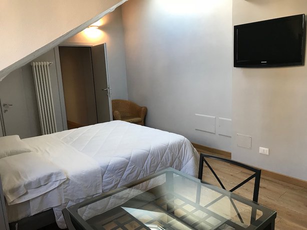 Imagen de la habitación del Hotel Napoleon, Tur&iacute;n. Foto 16