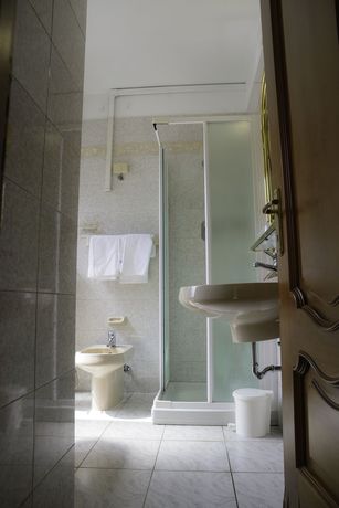 Imagen de la habitación del Hotel Napoleon, Tur&iacute;n. Foto 17