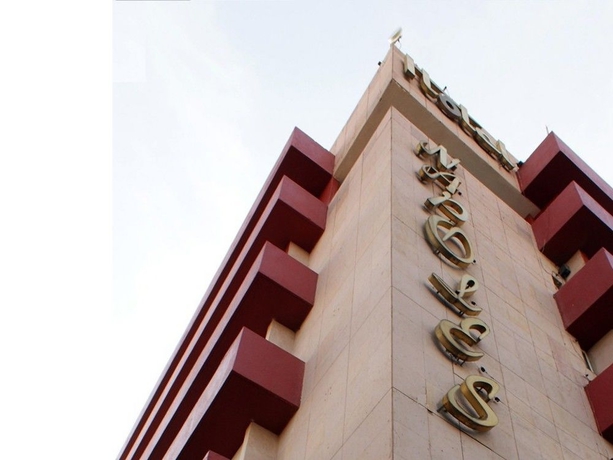 Imagen de los exteriores del Hotel Napoles. Foto 10