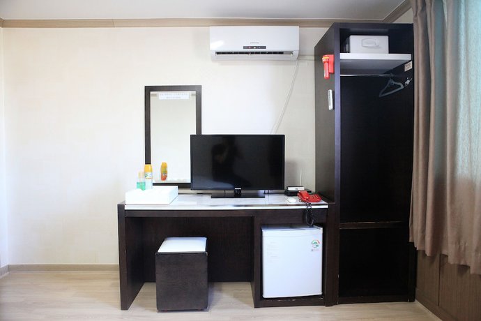 Imagen de la habitación del Hotel Napoli. Foto 10