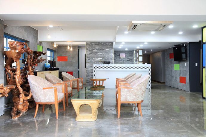 Imagen de los interiores del Hotel Napoli. Foto 17