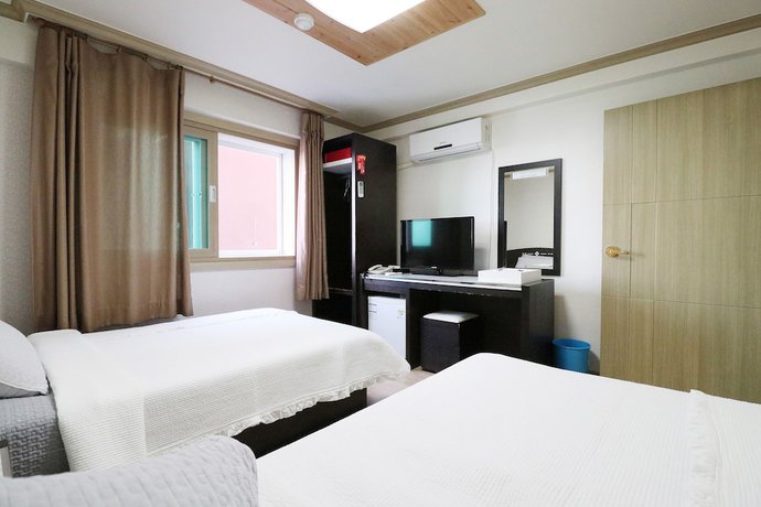 Imagen de la habitación del Hotel Napoli. Foto 11