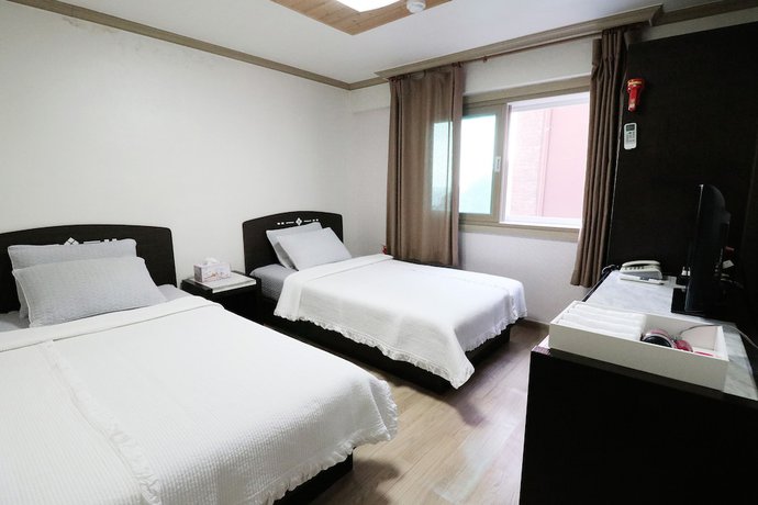 Imagen de la habitación del Hotel Napoli. Foto 13
