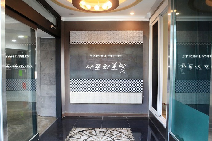 Imagen de los interiores del Hotel Napoli. Foto 19
