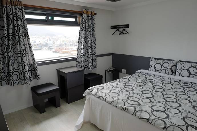 Imagen de la habitación del Hotel Napoli. Foto 9