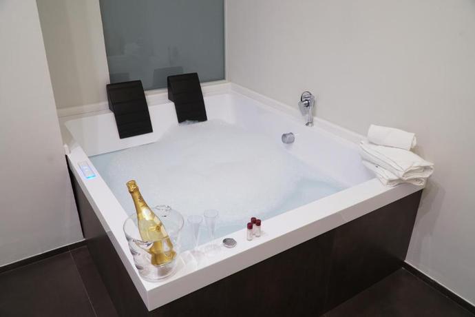 Imagen de la habitación del Hotel Napoli Svelata. Foto 4