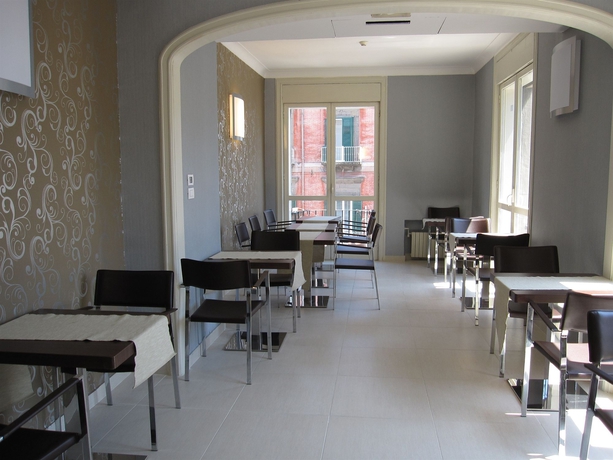 Imagen del bar/restaurante del Hotel Napolit'amo Medina. Foto 2