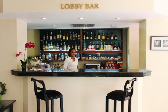 Imagen del bar/restaurante del Hotel Napolitano. Foto 2