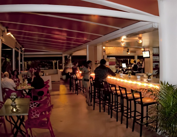 Imagen del bar/restaurante del Hotel Napolitano. Foto 3