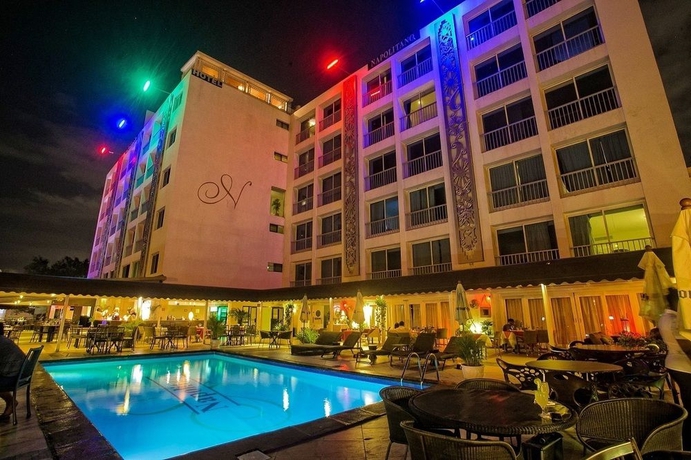 Imagen de la piscina del Hotel Napolitano. Foto 14