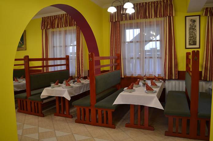 Imagen del bar/restaurante del Hotel Napsugár és Gulyás Kunyhó Étterem. Foto 3