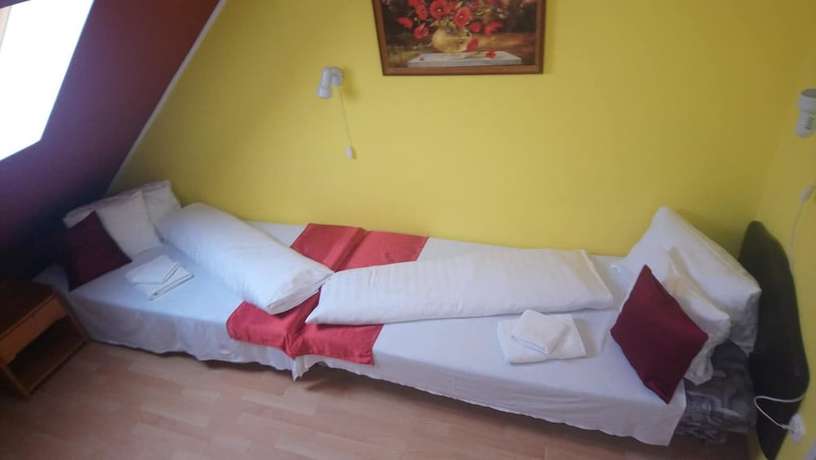 Imagen de la habitación del Hotel Napsugár és Gulyás Kunyhó Étterem. Foto 13